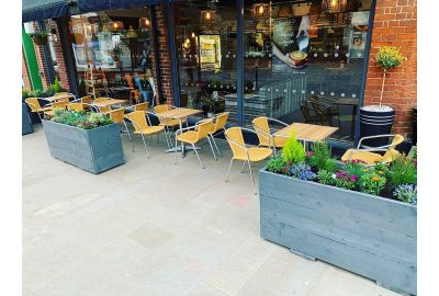 A Guide to Buying Wholesale Event Furniture: What to Know