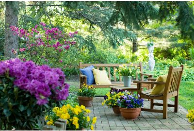 Choosing the Perfect Seating for Your Spring Garden Celebration
